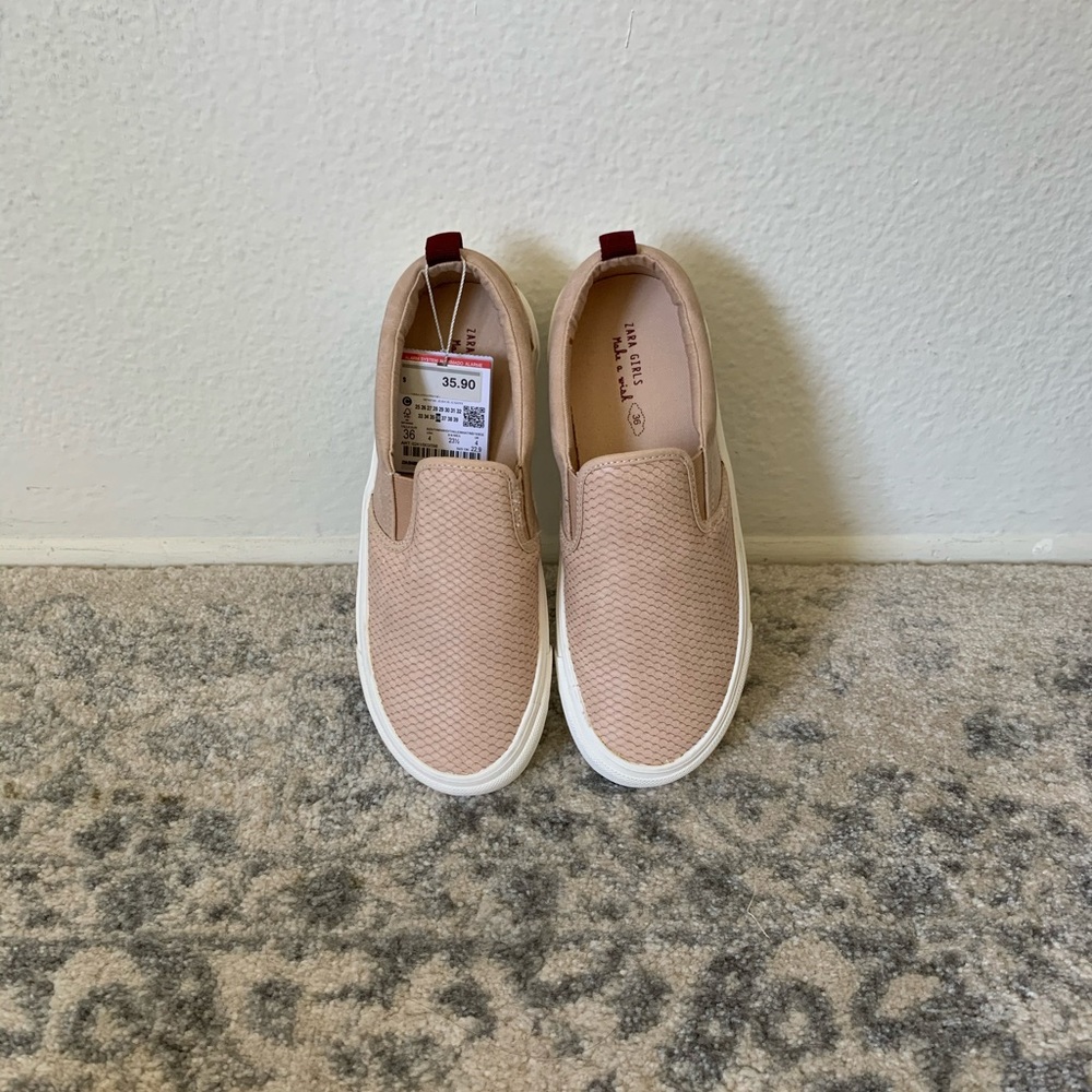 Zara Slip On Shoes. Size 6.5